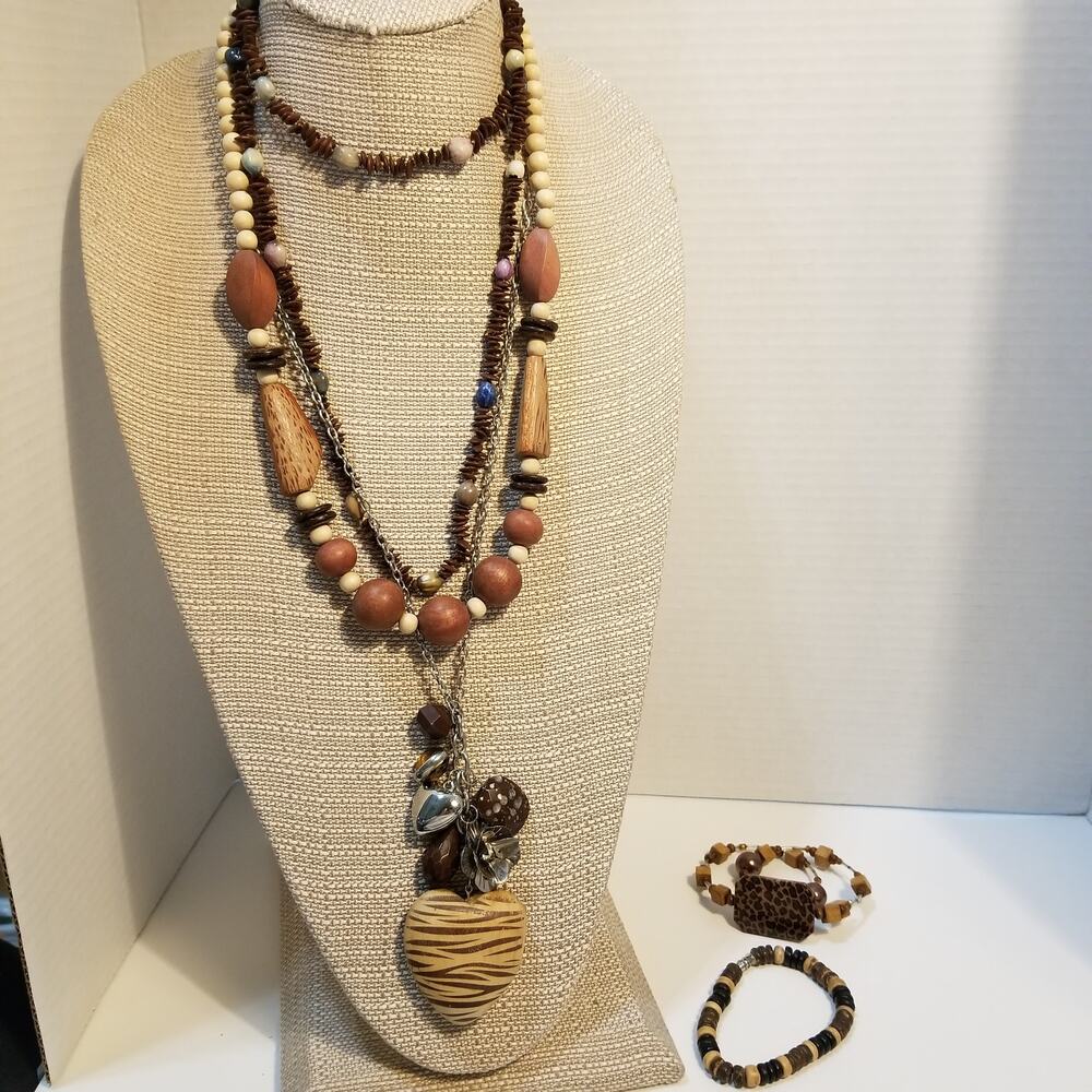Necklace bracelet lot three necklaces and two bracelets eight inch bracelet